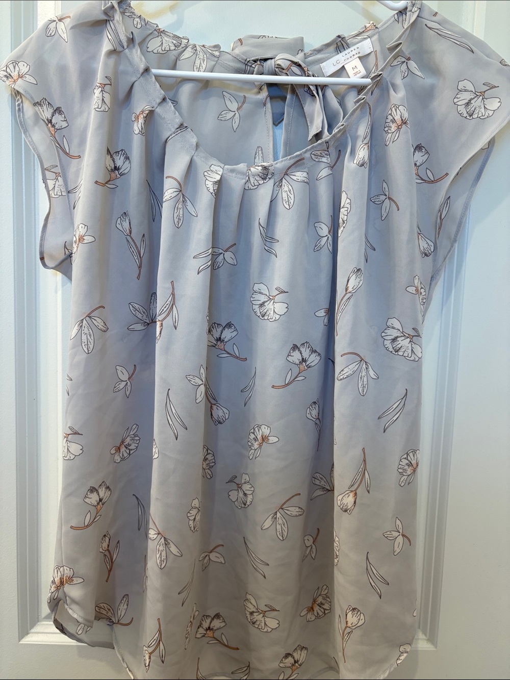 LC Lauren Conrad Light Gray Floral Tie-Back Peasant Top
